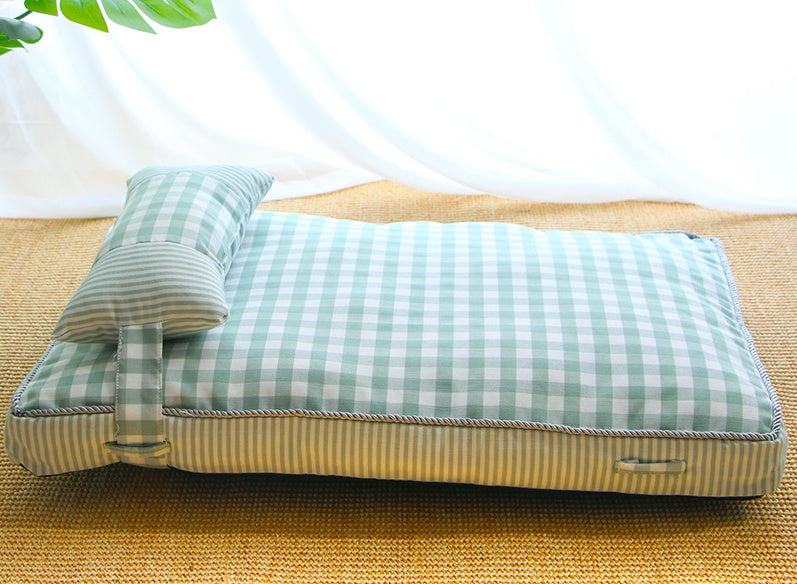 Removable and washable dog sleeping pad. Bite-resistant, suitable for all four seasons. big dogs big hugs, Ltd.